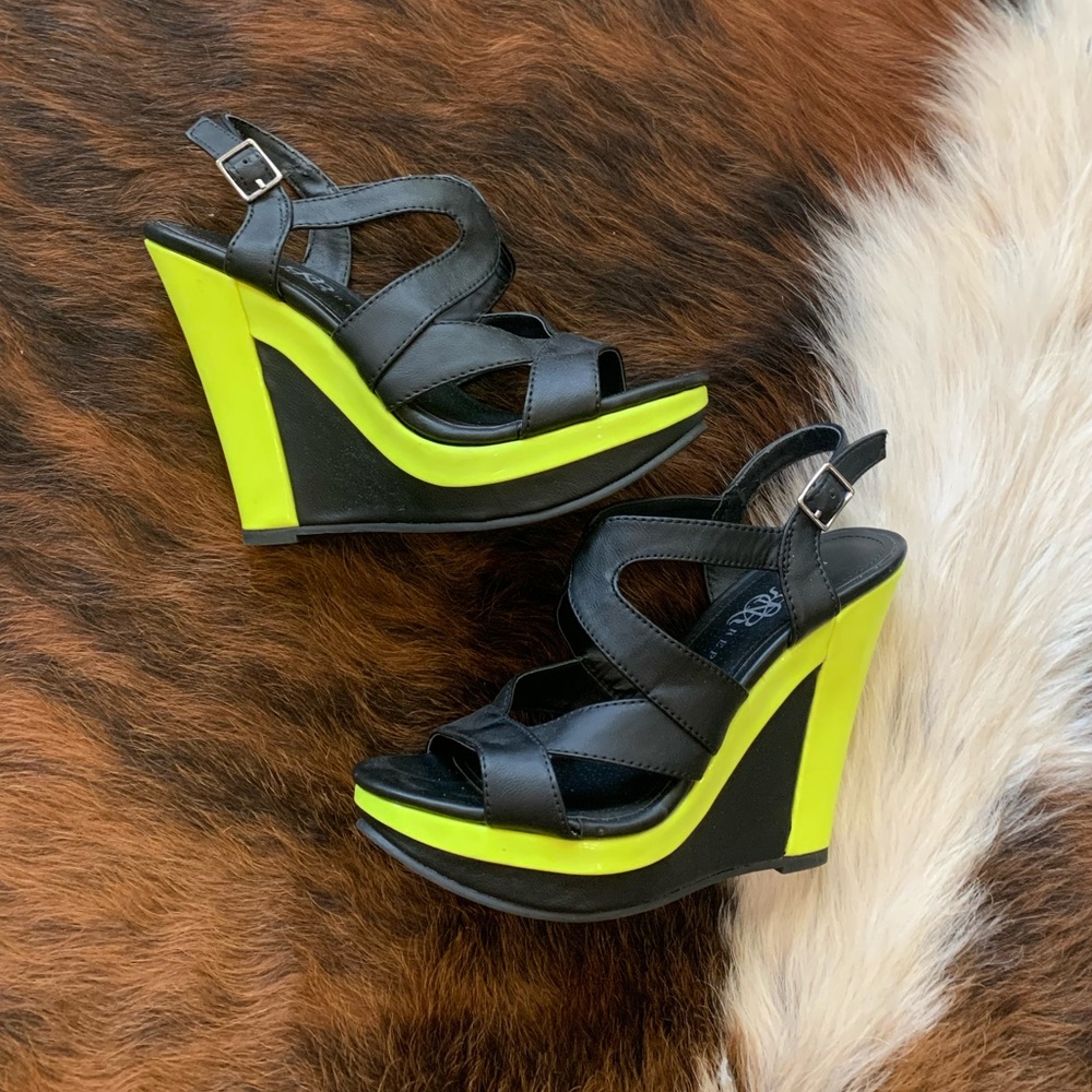 Rock and Republic black and neon yellow wedges